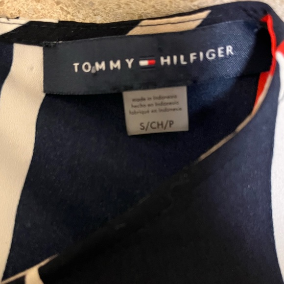 Tommy Hilfiger Stripe Pleated-Neck
Sleeveless Blouse Size Small - Picture 2 of 5
